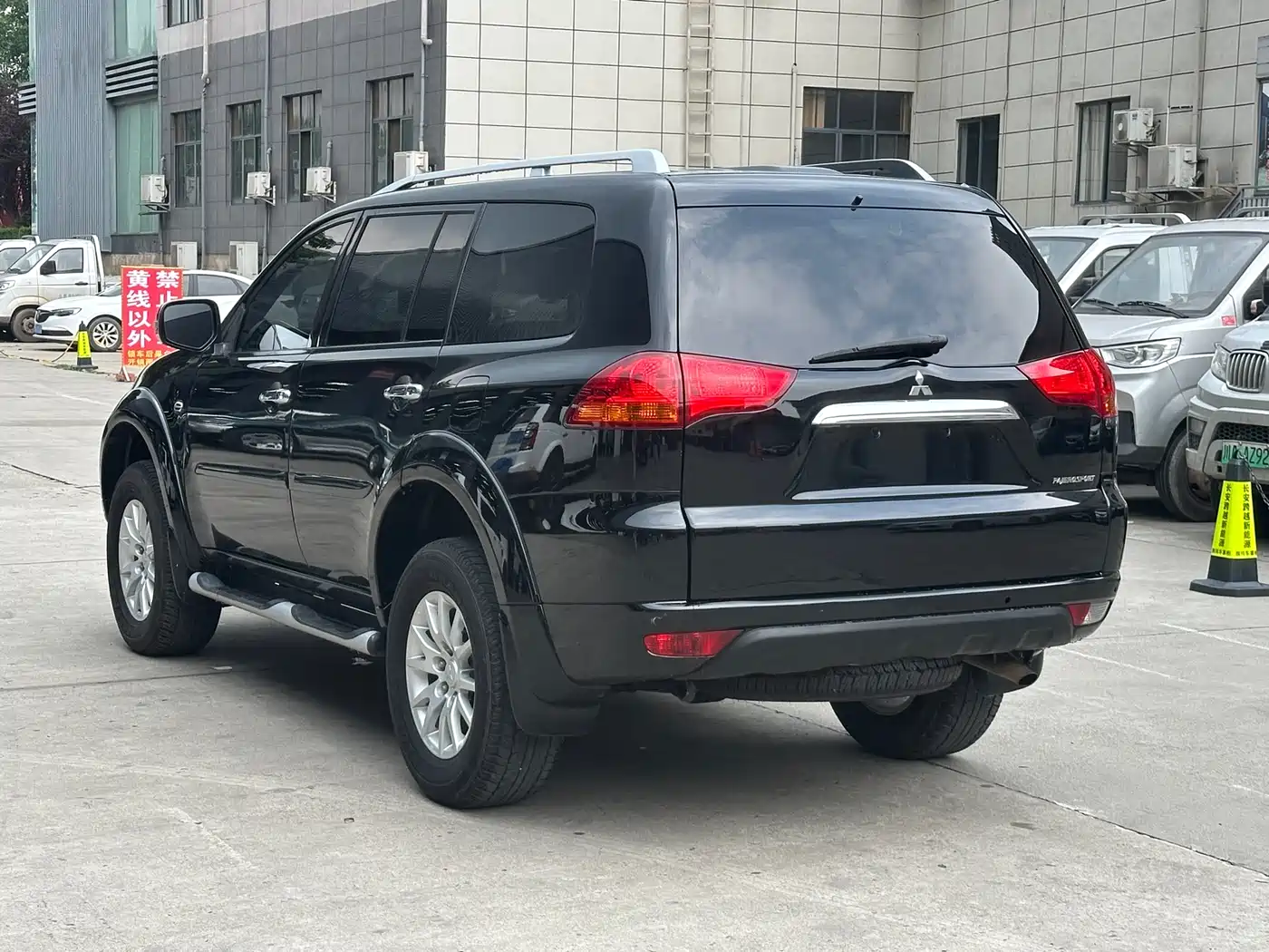 Mitsubishi Pajero Sport 2013 3.0L Automatic 4WD Flagship фото 6