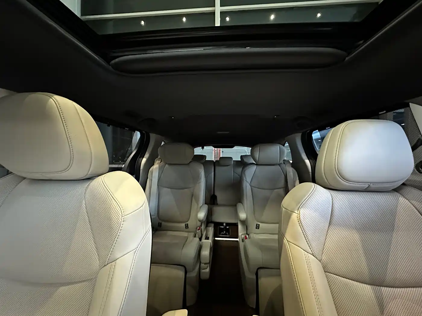 Toyota Sienna 2021 2.5L Hybrid Premium Edition фото 18