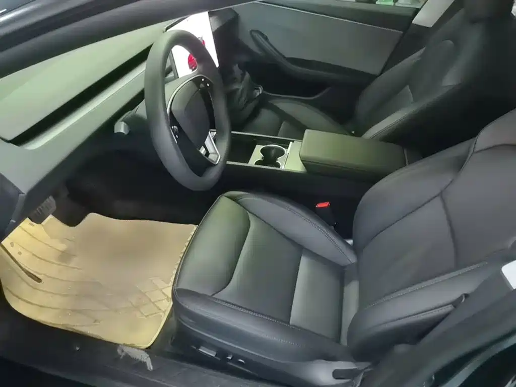 Tesla Model 3 2026 2025 Model Year Facelift Rear-Wheel Drive