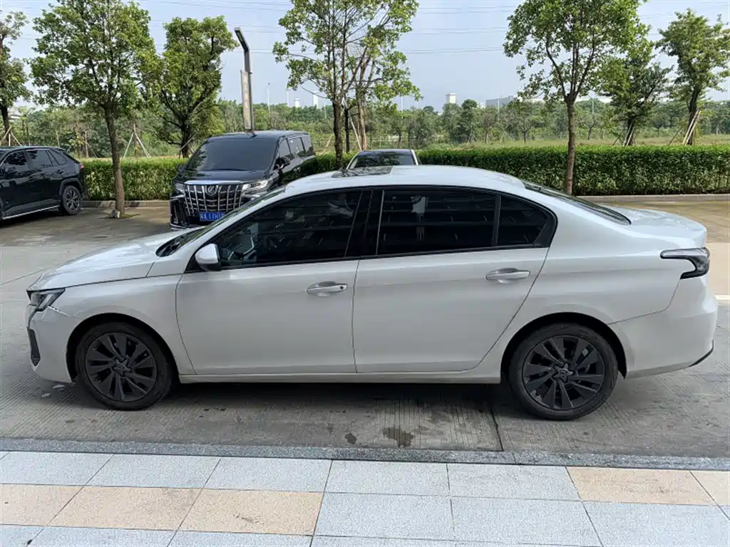 Peugeot 408 2023 2022 1.6T Progressive Edition