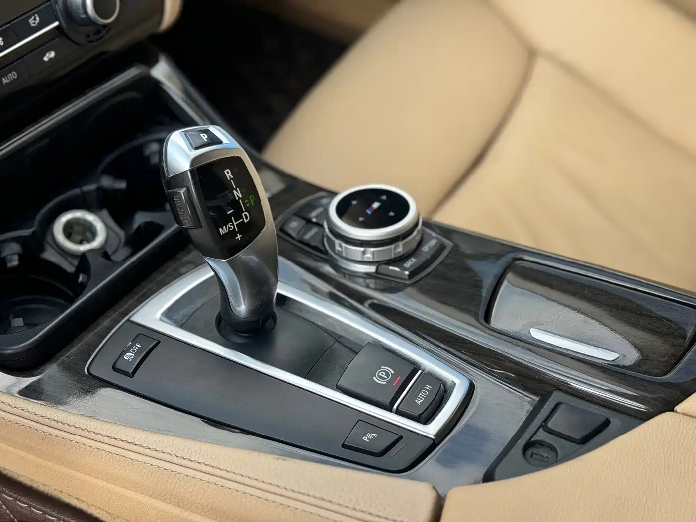 BMW 5 Series 2011 528Li Luxury фото 12
