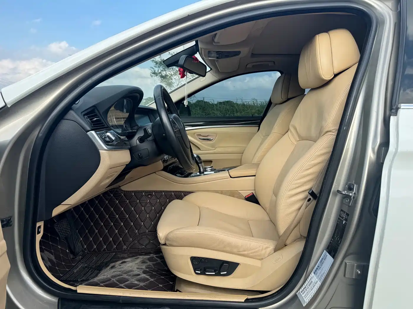 BMW 5 Series 2011 528Li Luxury фото 5