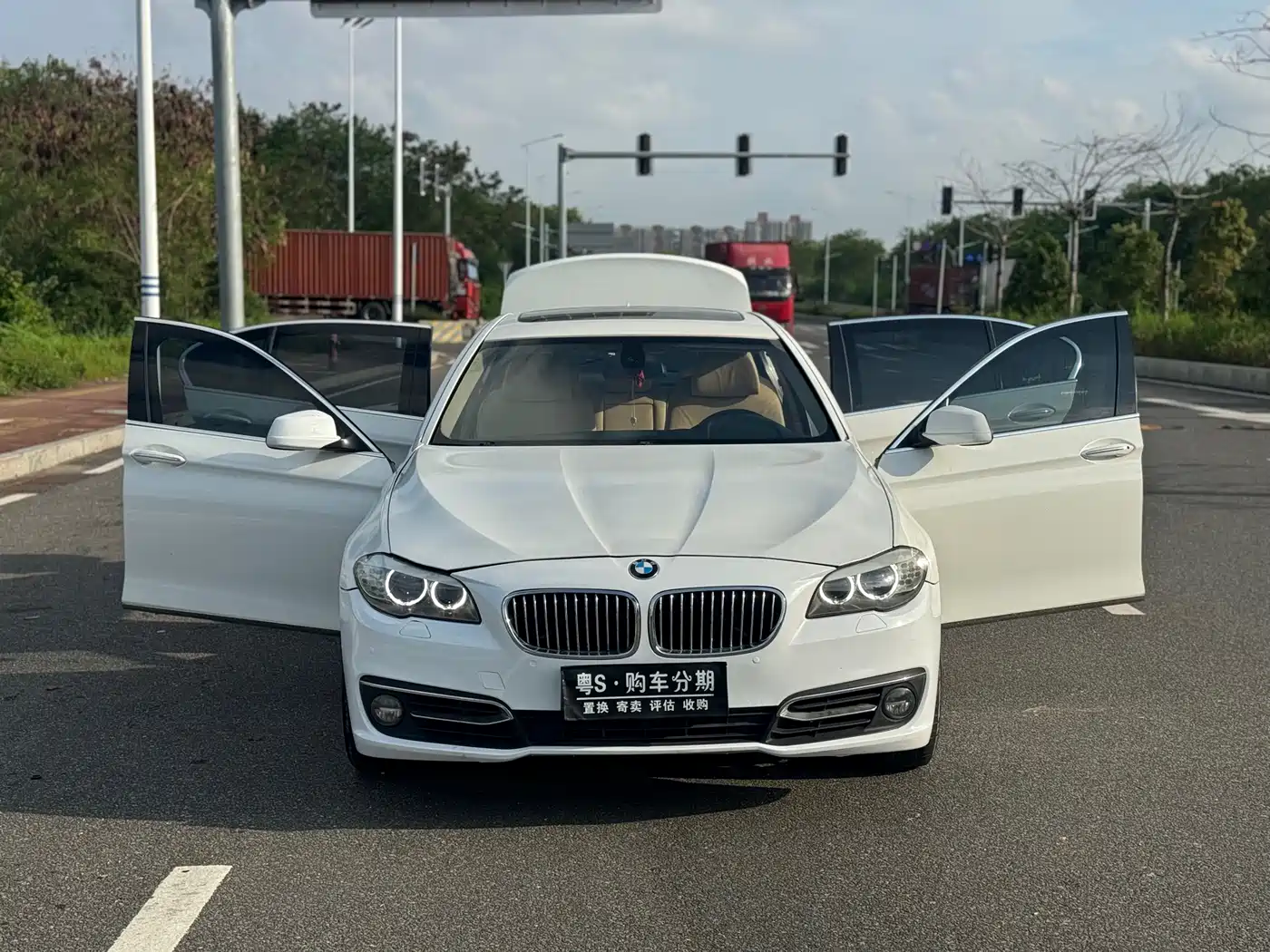 BMW 5 Series 2011 528Li Luxury фото 24