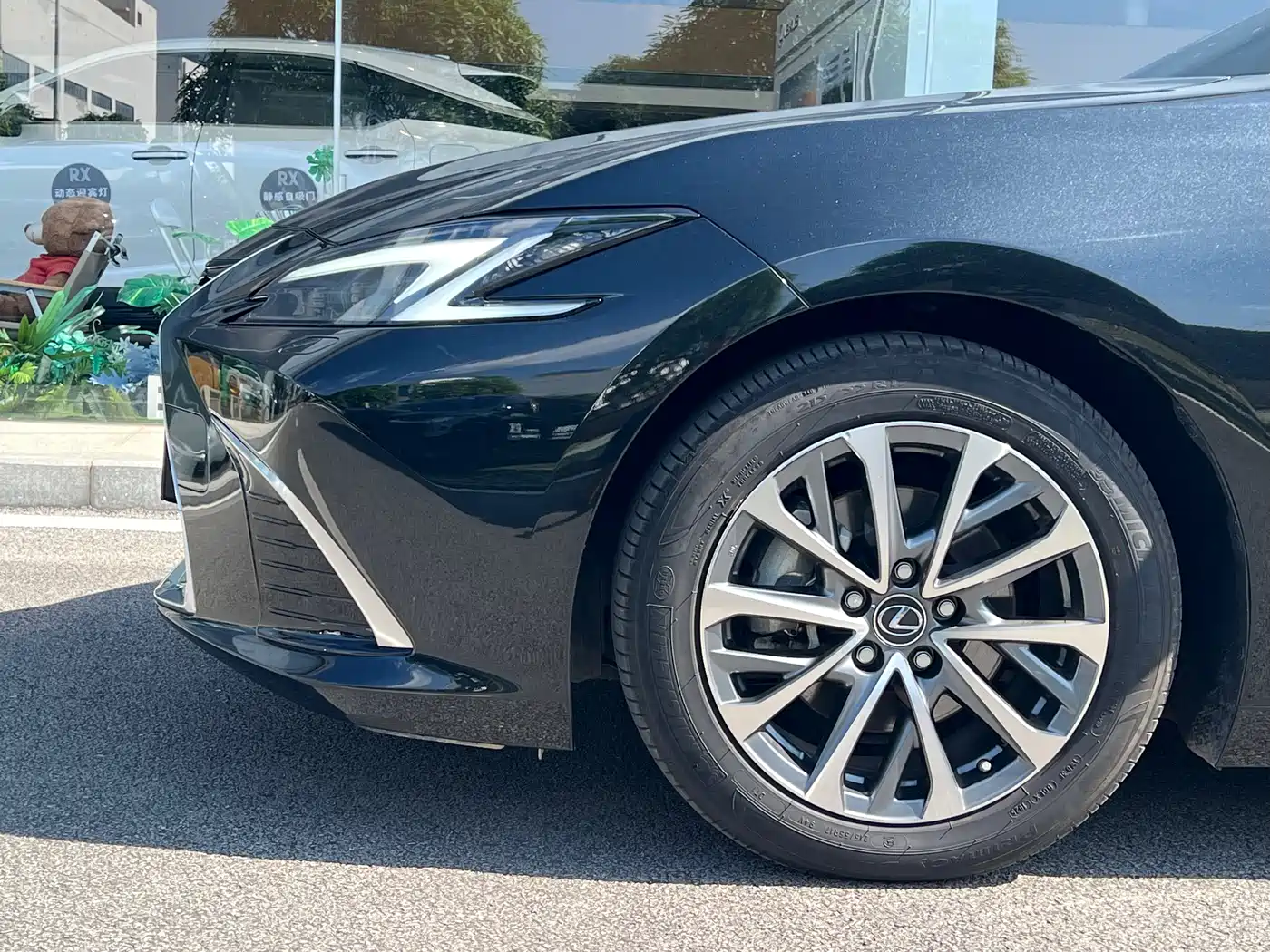 Lexus ES 2025 300h Ultimate Edition фото 12
