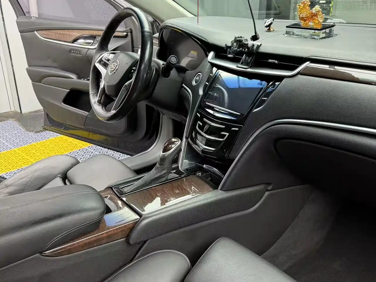 Photo 7 - Cadillac XTS