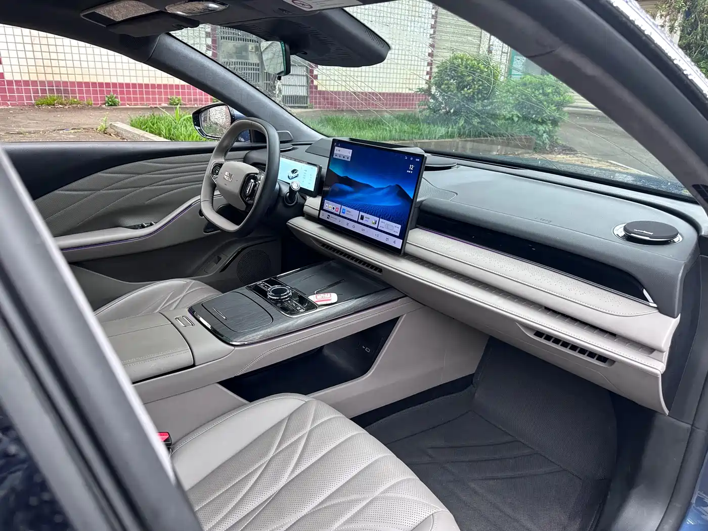 Geely Galaxy Galaxy Xingyao 8 2025 130km EM-i Premium Edition фото 9