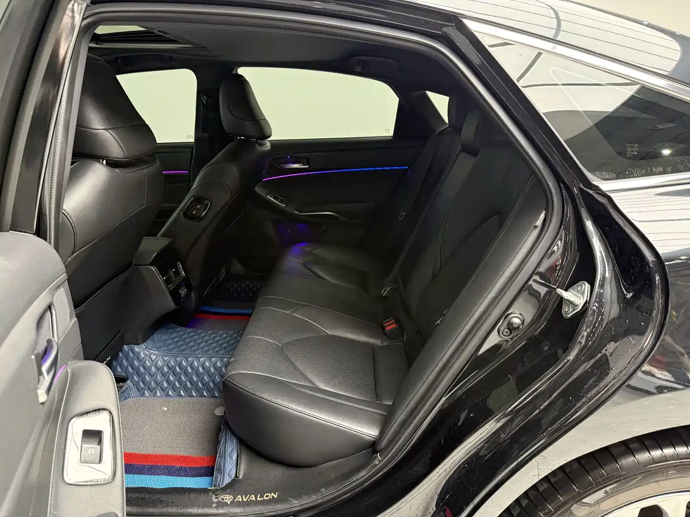 Toyota Avalon 2022 2.0L Luxury Edition фото 11