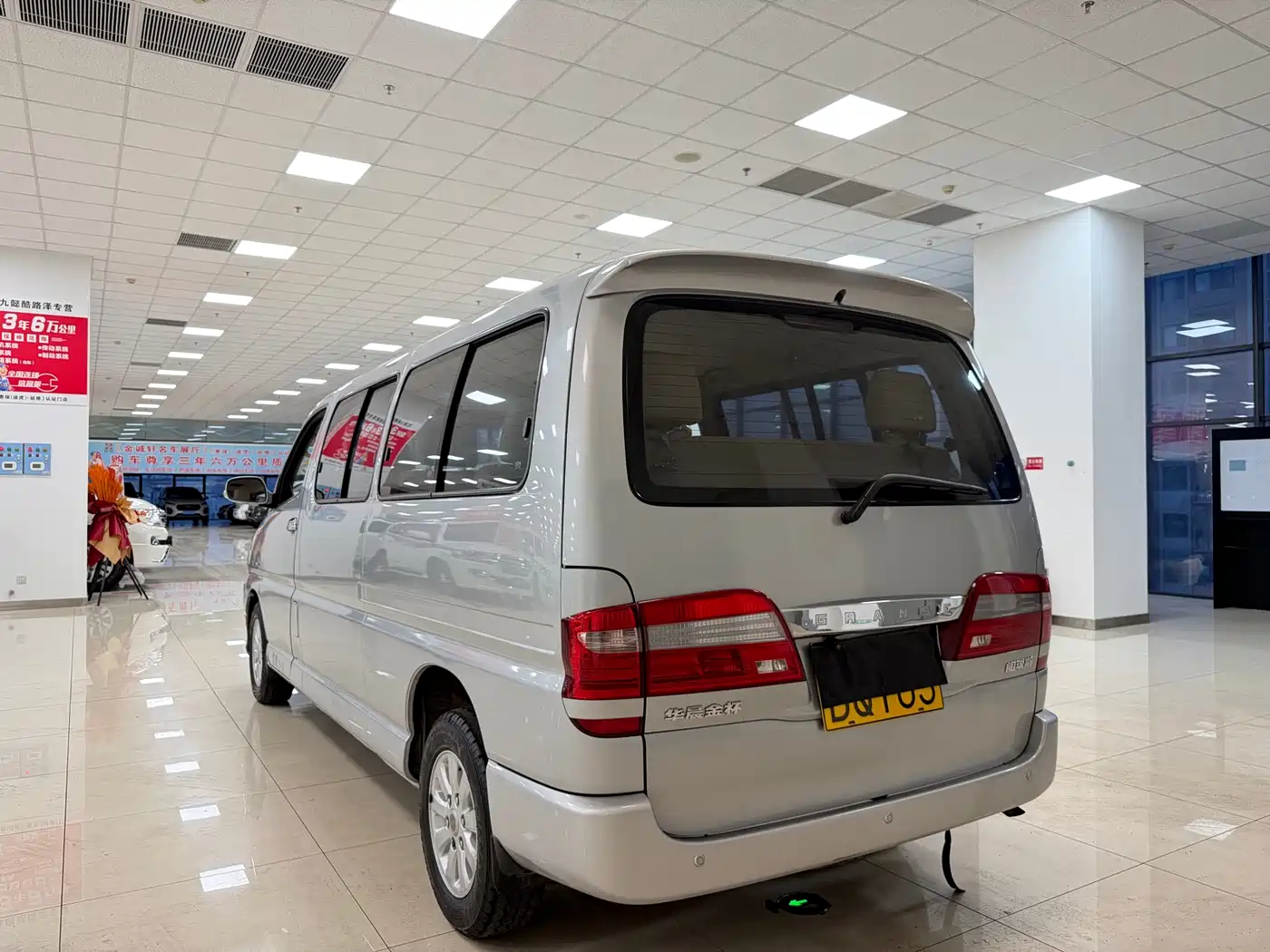 Jinbei Grace 2013 2013 2.0L Zhiling Standard 11-seater All-Games Commemorative Edition China IV 10-seater