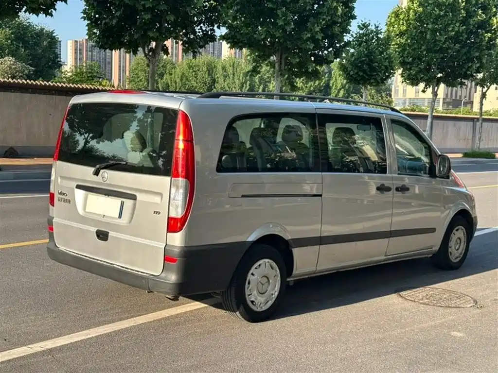 Mercedes-Benz Vito 2010 2.5L Business Edition фото 4
