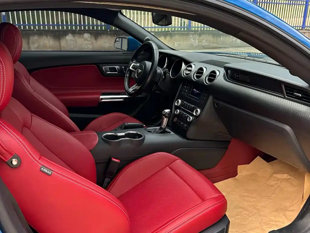 Фото 4 - Ford Mustang