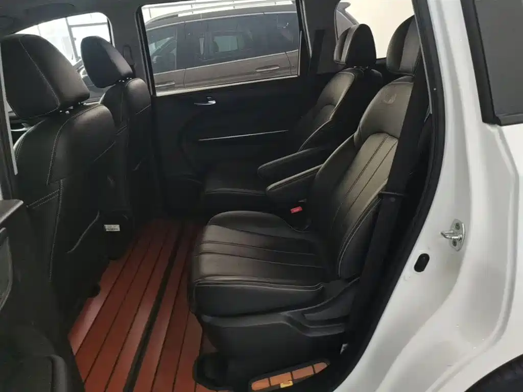 GAC Trumpchi Trumpchi M6 2021 270T DCT Luxury Edition (7-Seater) фото 17