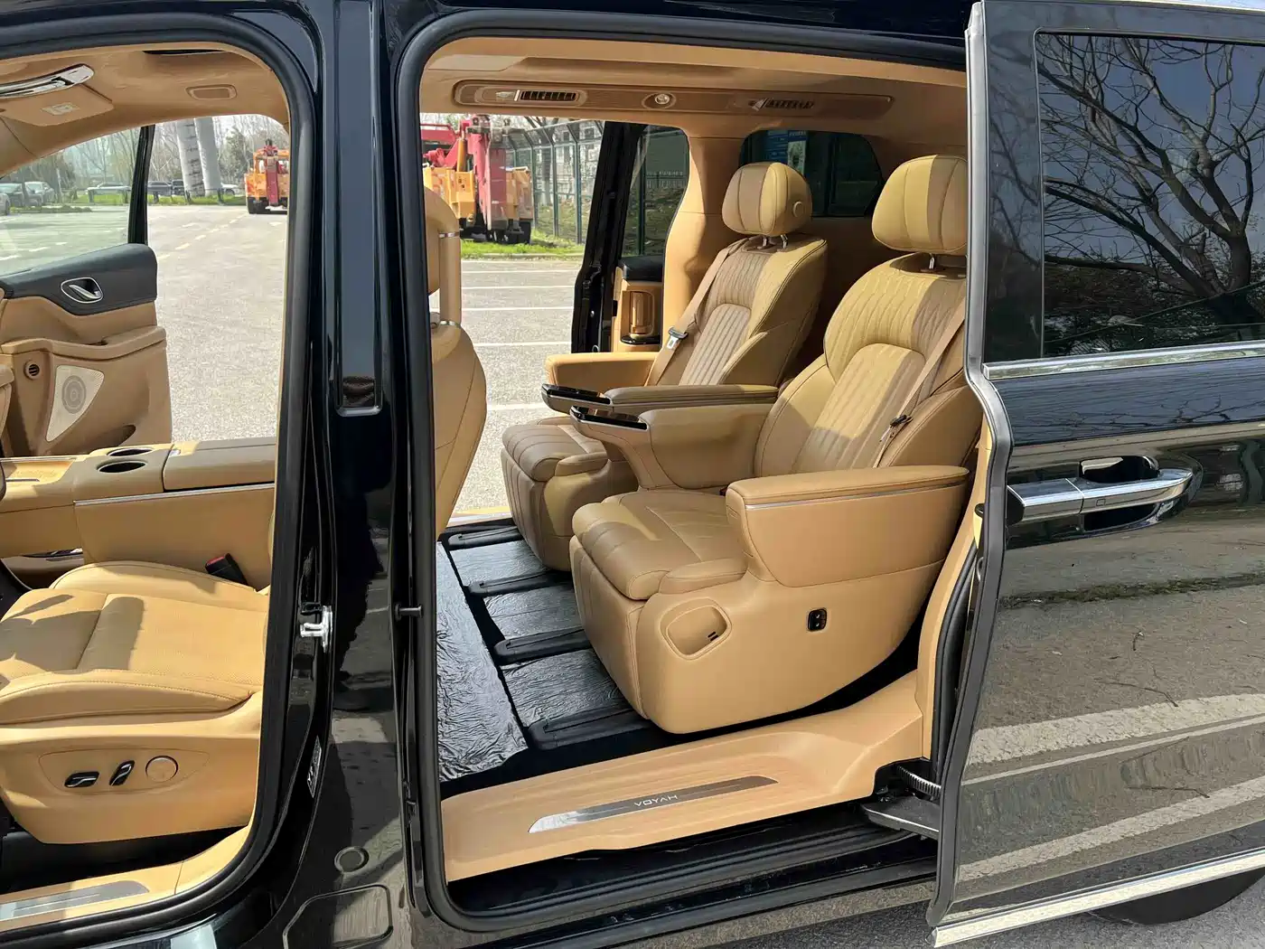 Voyah Auto Voyah Dreamer 2025 PHEV AWD Flagship Kunpeng Edition фото 6