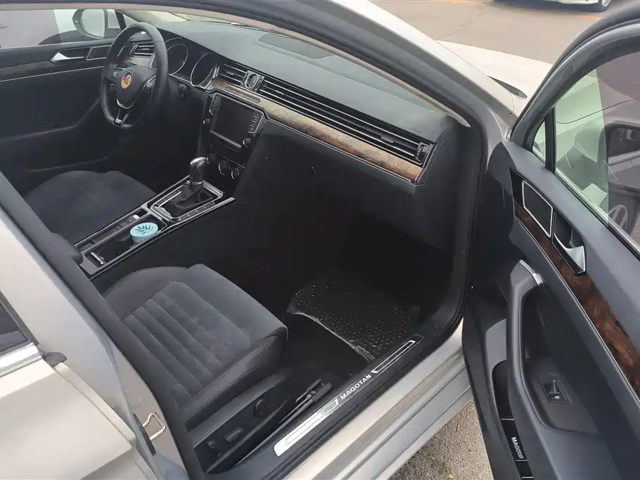 Volkswagen Magotan 2017 380TSI DSG Premium фото 8