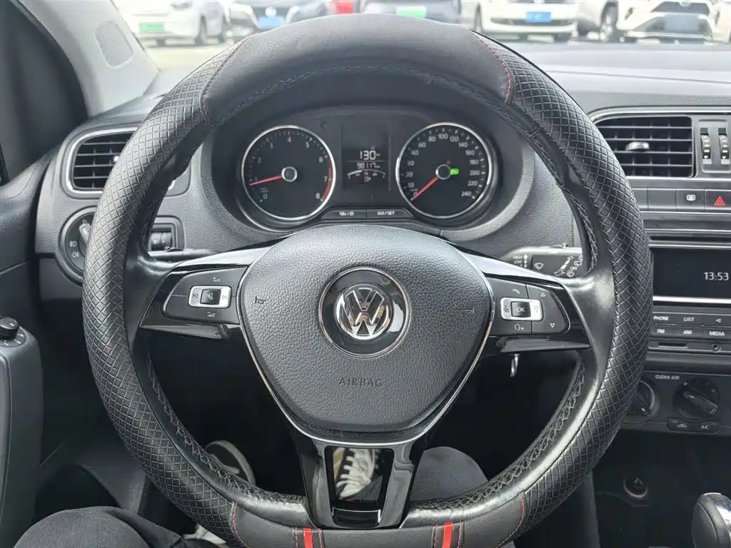 Volkswagen Polo 2016 1.6L Automatic Comfort фото 7