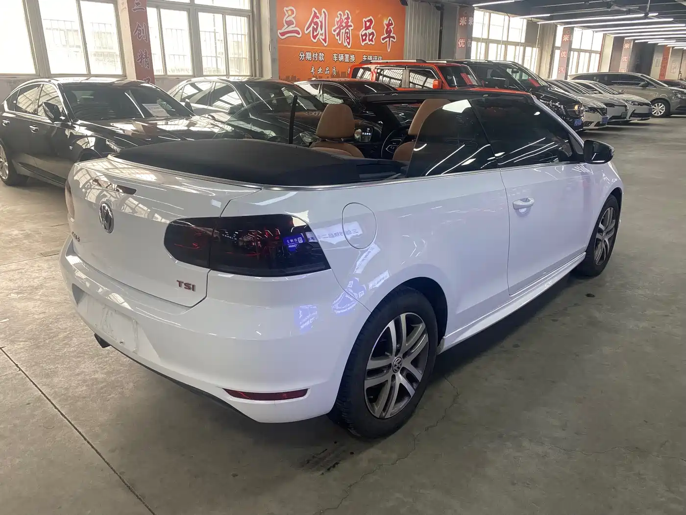 Volkswagen Golf (Import) 2012 1.4TSI Luxury Convertible Edition фото 5