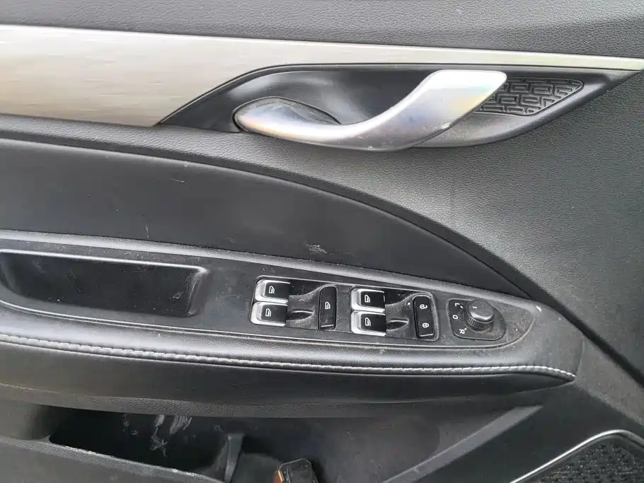 Фото 7 - Geely Emgrand