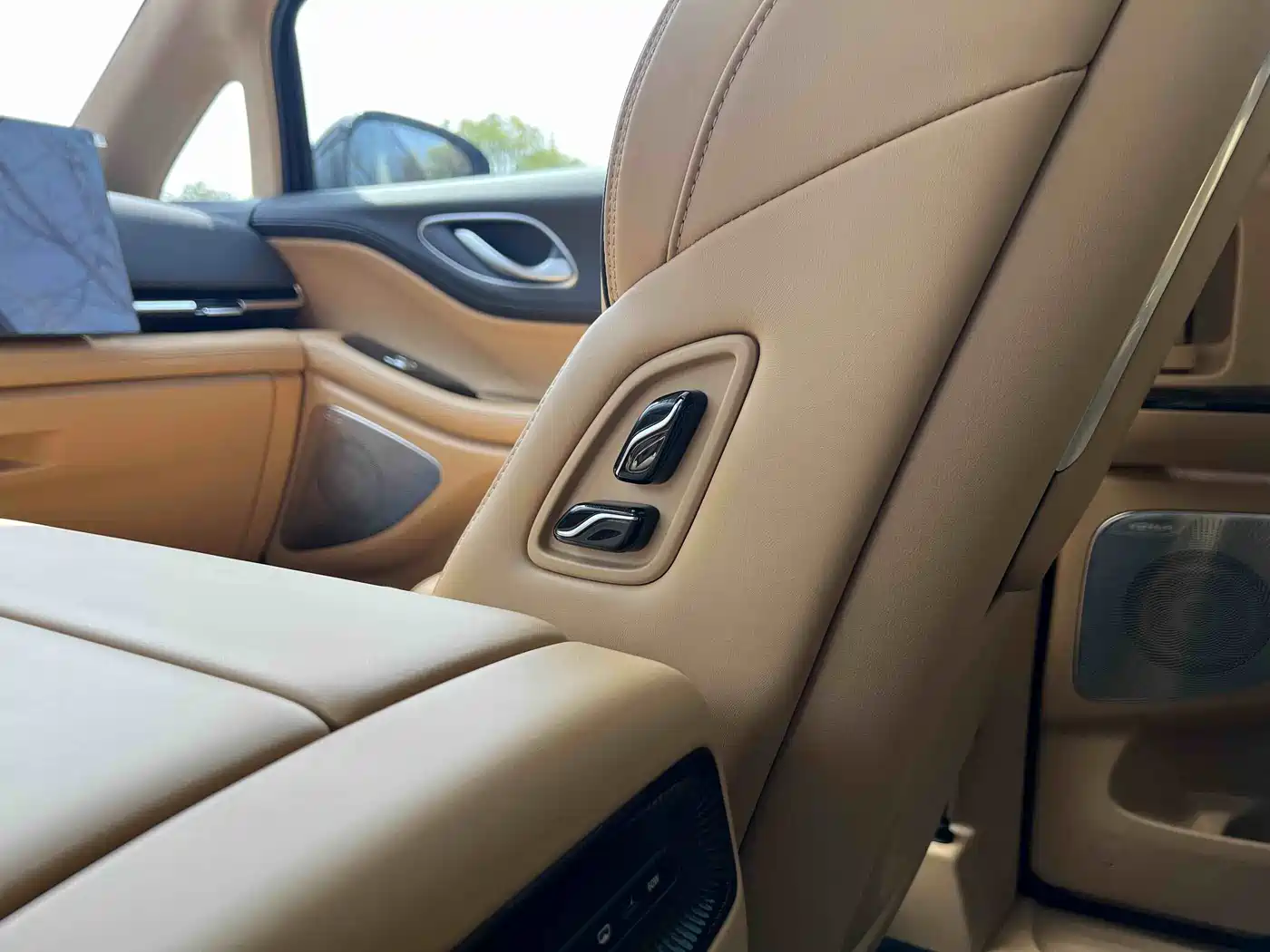 Voyah Auto Voyah Dreamer 2025 PHEV AWD Flagship Kunpeng Edition фото 10