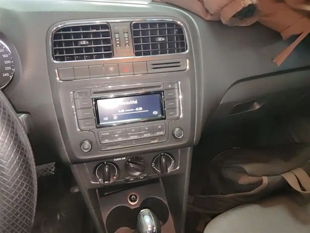 Volkswagen Polo 2016 1.6L Automatic Comfort фото 9