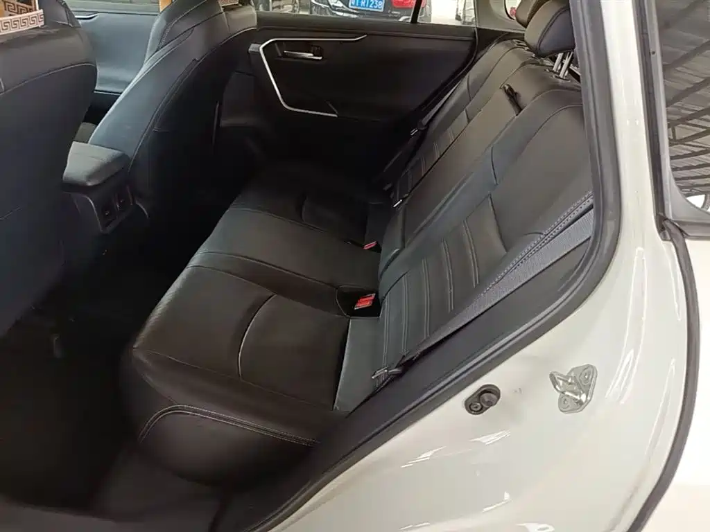 Toyota Wildlander 2021 2.0L CVT 4WD Luxury Edition фото 17