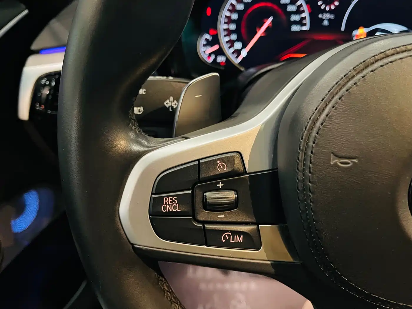BMW 6 Series GT 2018 640i xDrive M Sport Package фото 15