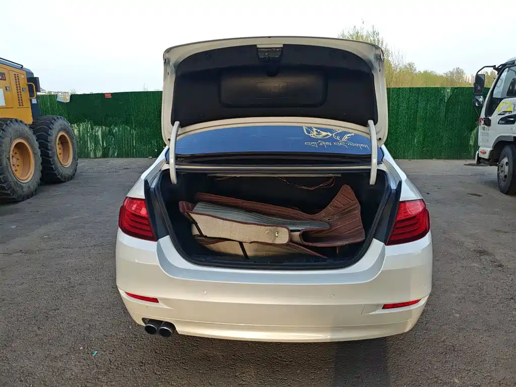 BMW 5 Series 2014 525Li Leading фото 15
