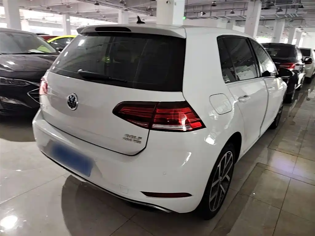 Volkswagen Golf 2020 200TSI DSG Comfort Progressive Edition фото 7