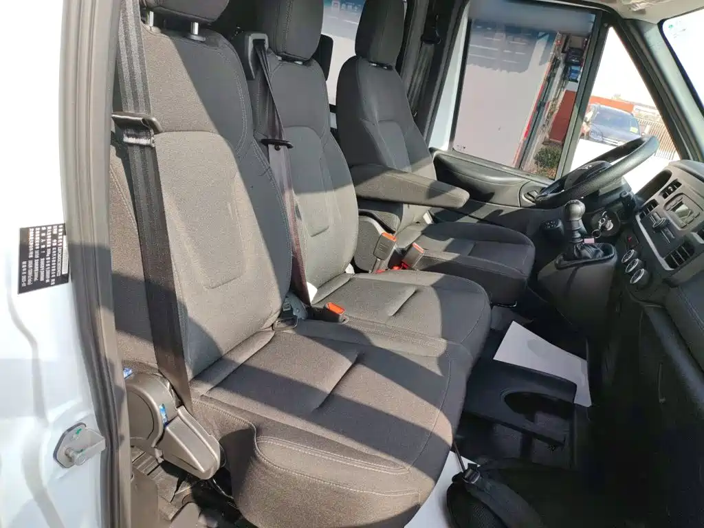 Jiangling JMC Fushun 2025 2025 Model 2.0T 6MT Diesel Medium Wheelbase Medium-High Roof Commercial MPV 7 Seats