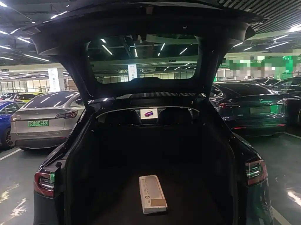 Фото 19 - Tesla Model Y