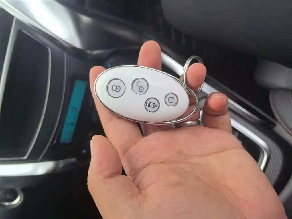BYD Yuan 2016 1.5TID Automatic Luxury фото 9