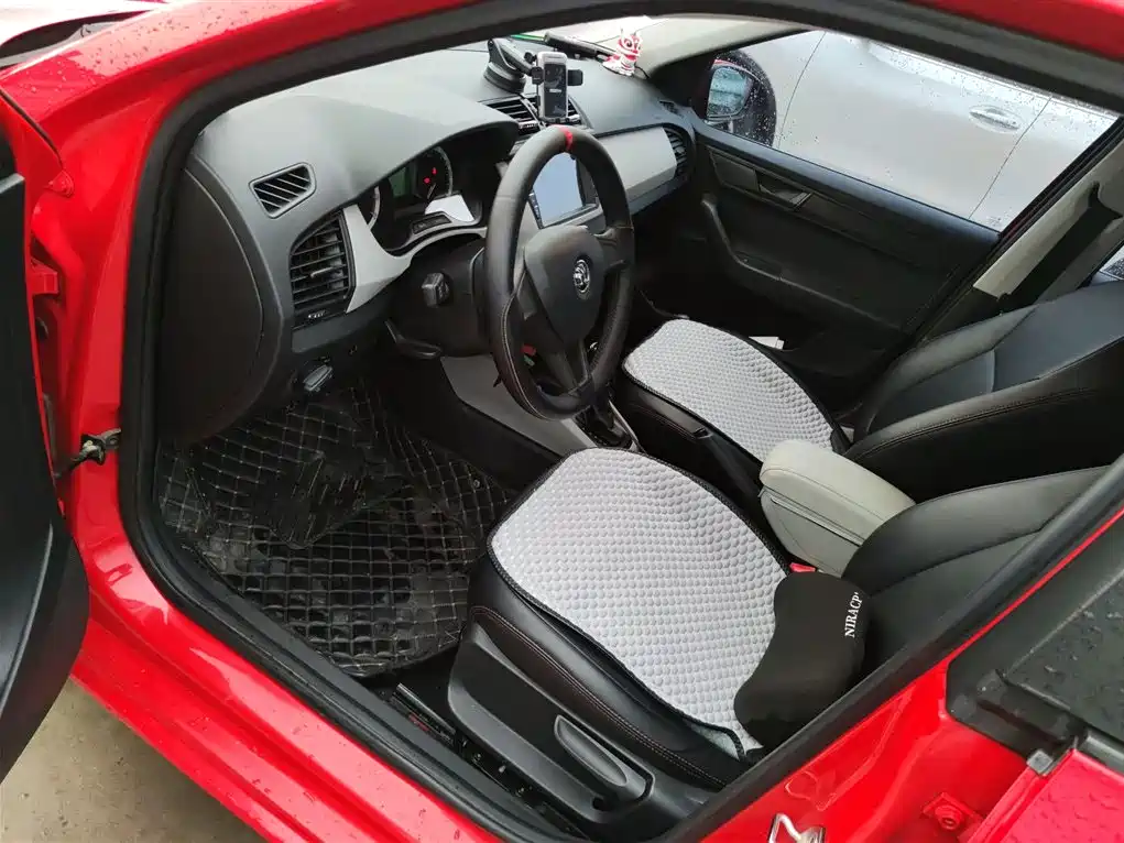 Škoda Fabia 2016 1.4L Automatic Car Enjoy Edition фото 15