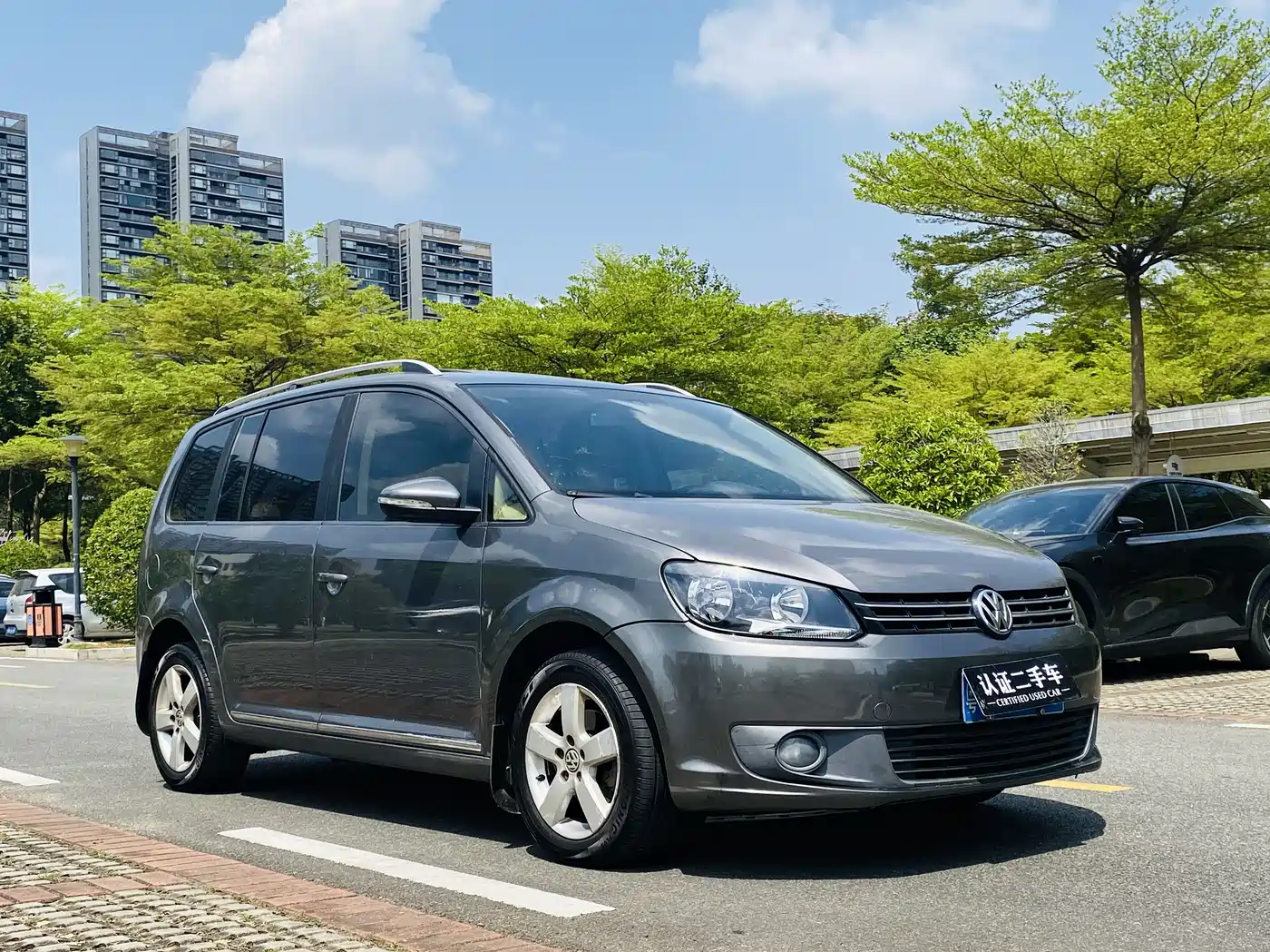 Volkswagen Touran 2013 1.4T DSG Comfort 5-seater фото 3