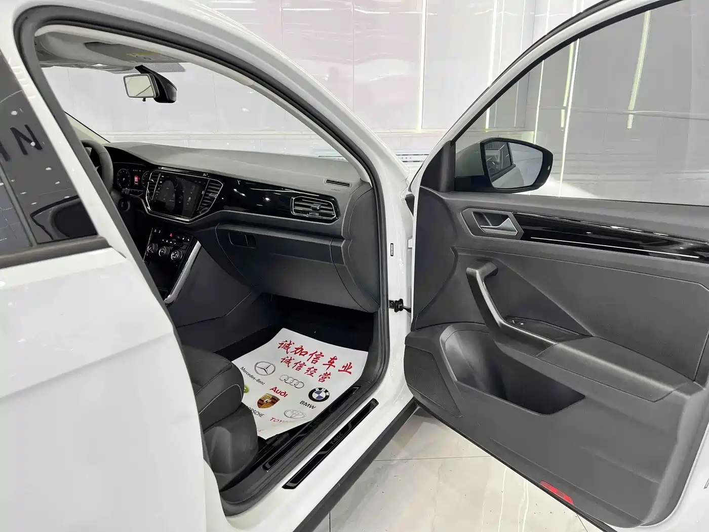 Volkswagen T-ROC 2022 280TSI DSG 2WD Comfort PLUS фото 18