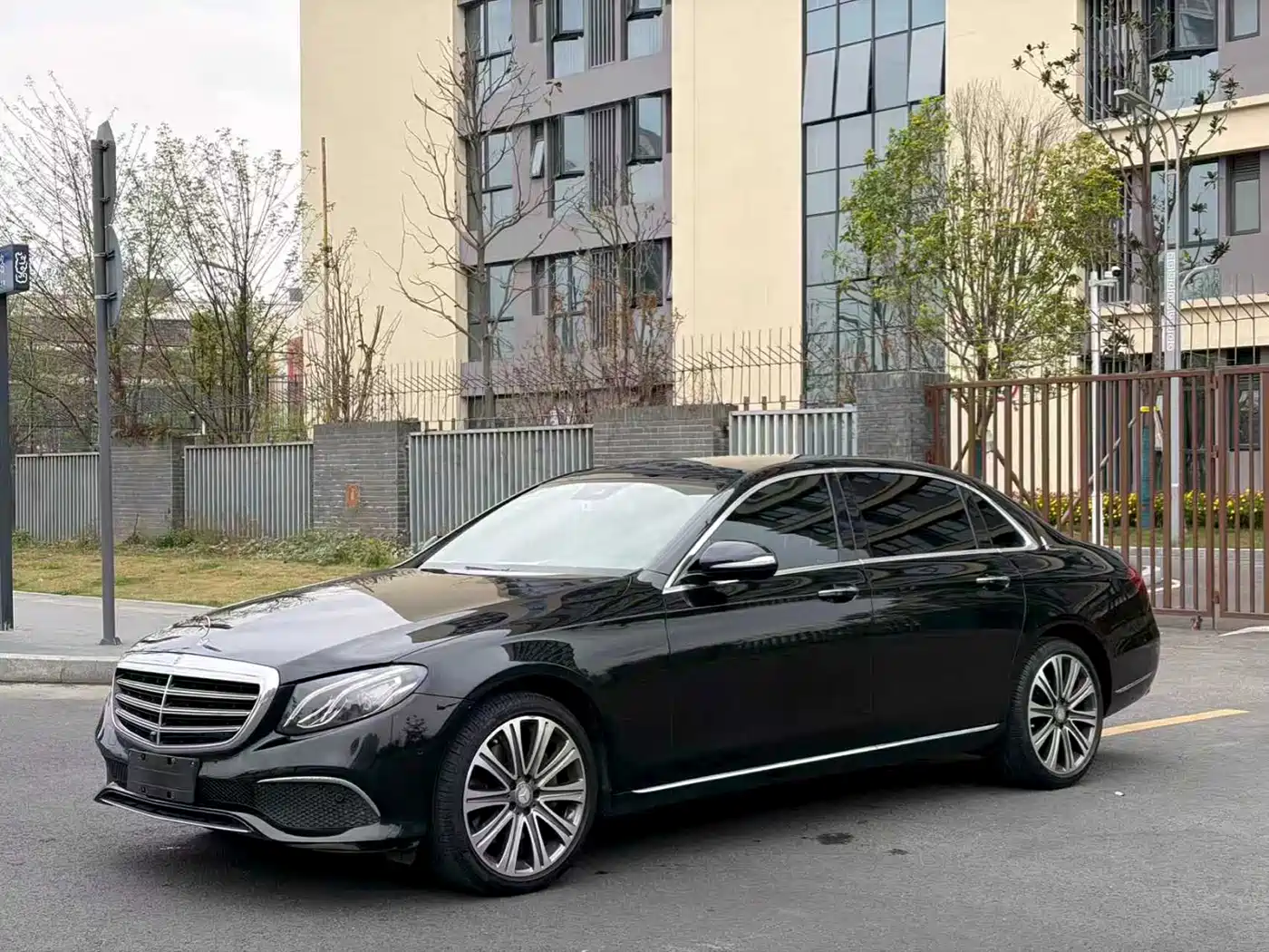 Mercedes-Benz E-Class 2017 E 300 L Luxury