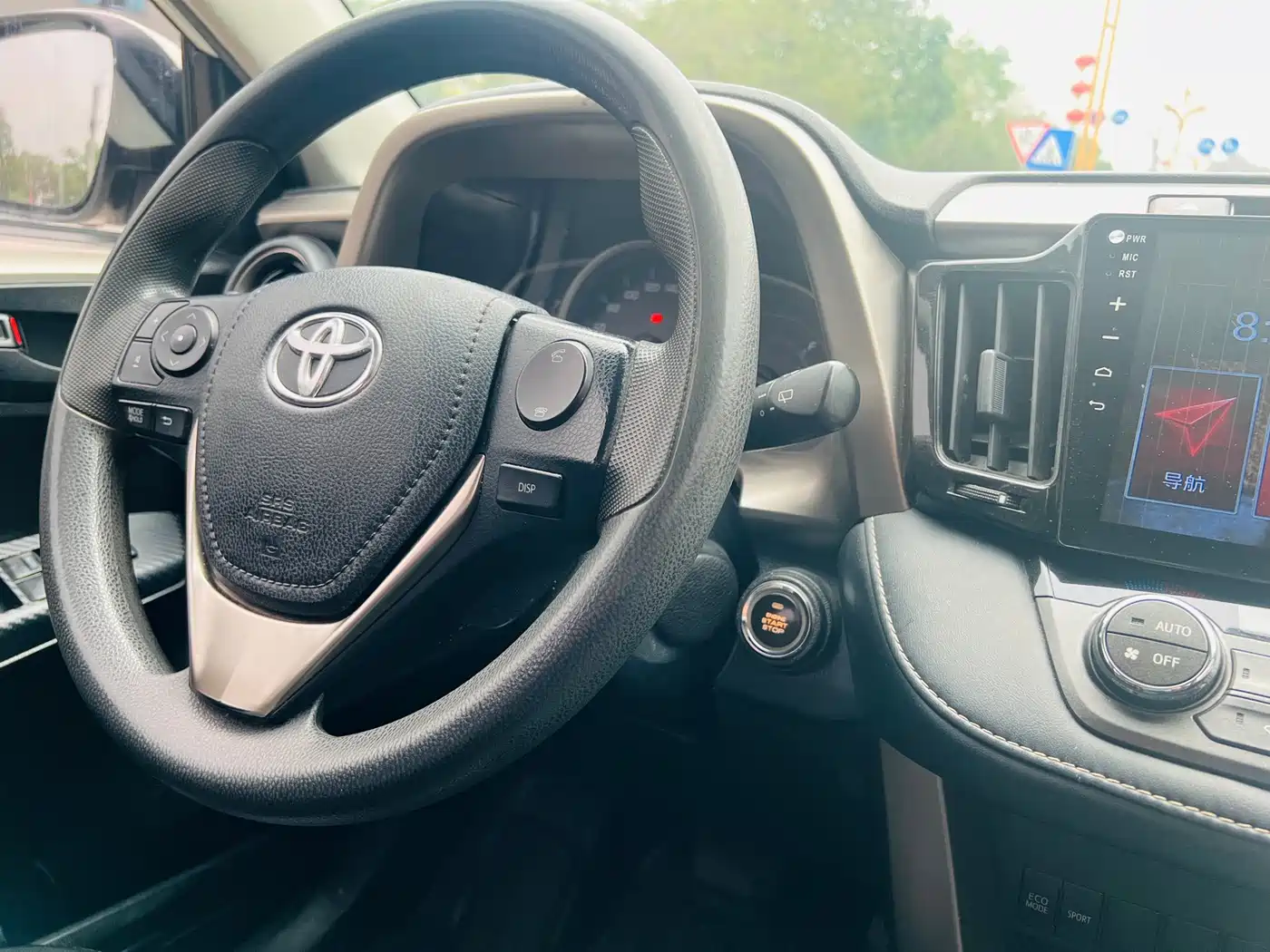 Toyota RAV4 Rongfang 2015 2.0L CVT 2WD Trend Edition фото 14
