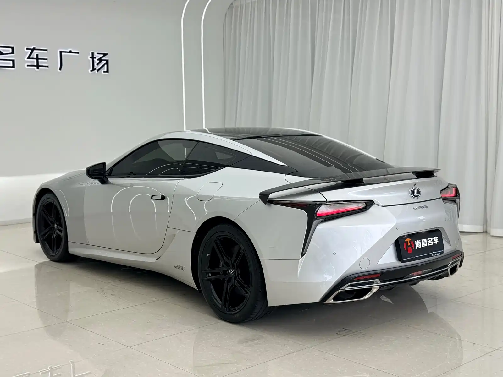 Фото 8 - Lexus LC