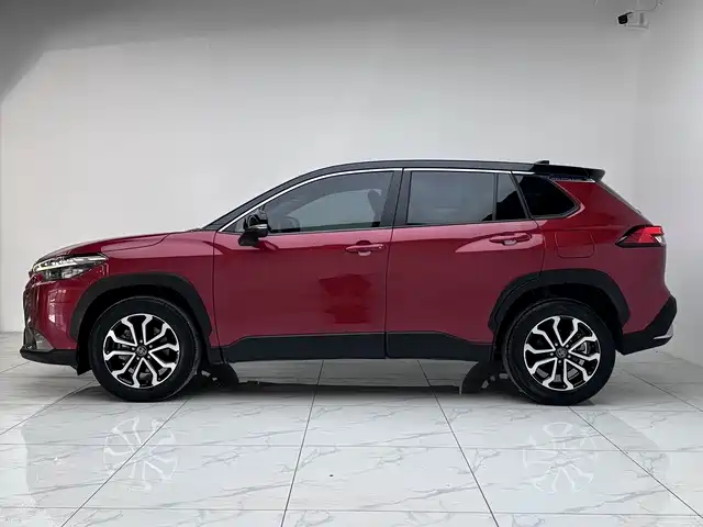 Toyota Frontlander 2022 2.0L CVT Luxury Edition фото 2