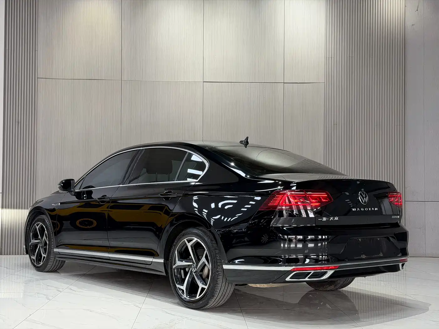 Volkswagen Magotan 2023 Model 2 Million Commemorative Edition 330TSI DSG Luxury фото 5