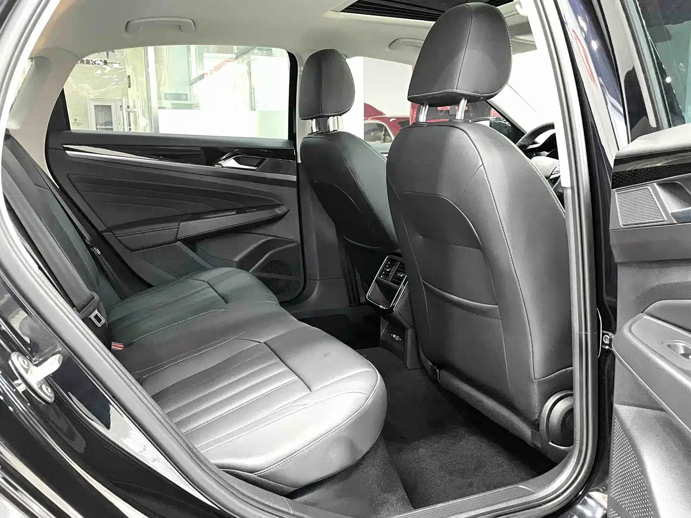 Volkswagen Passat 2023 280TSI Business Edition фото 13
