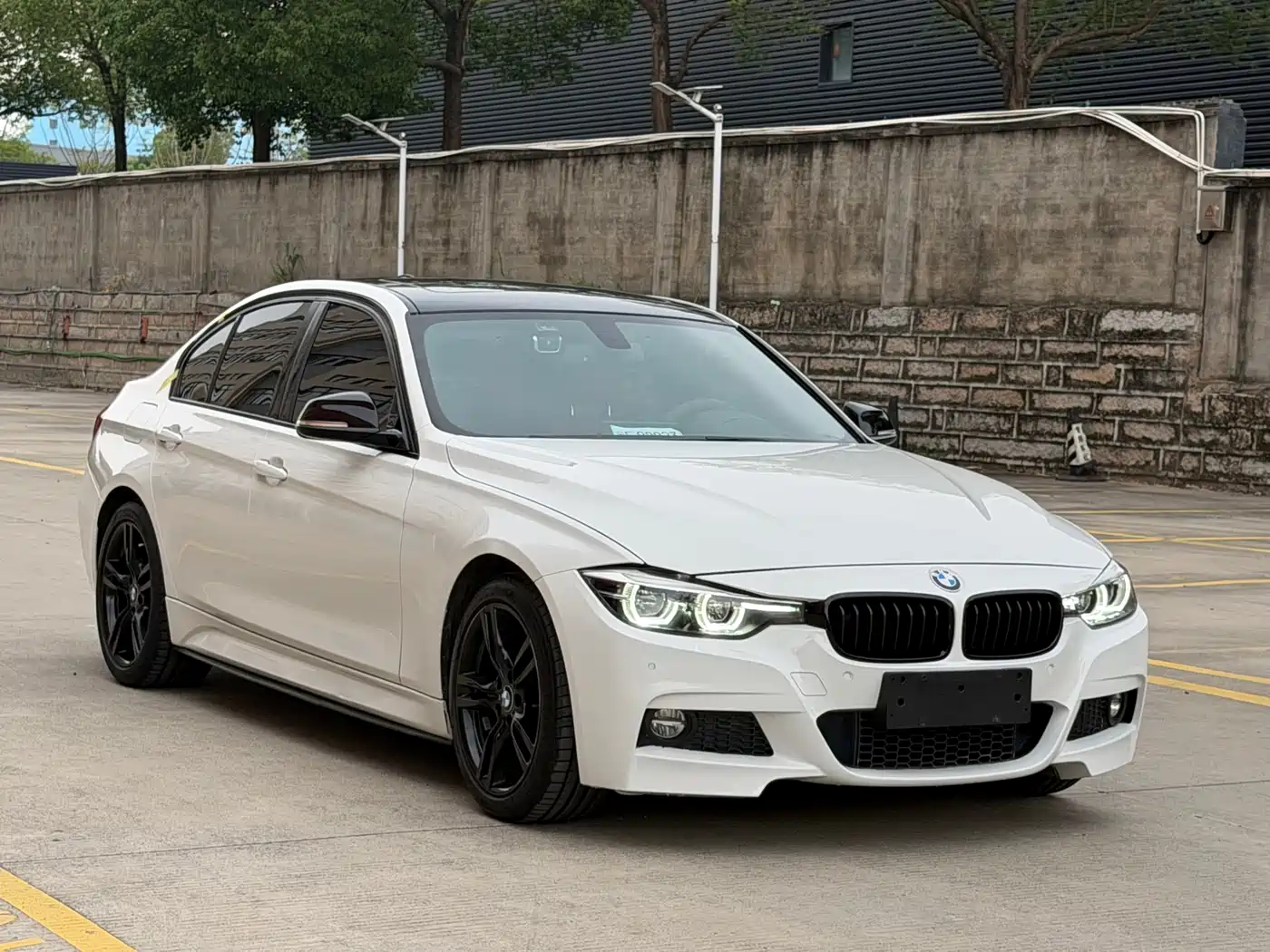 BMW 3 Series 2019 320i M Sport Black Night Edition фото 3