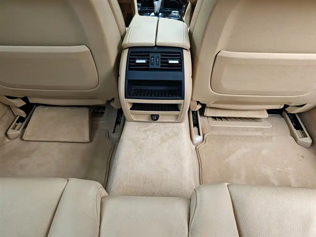 BMW 5 Series 2013 525Li Leadership фото 26