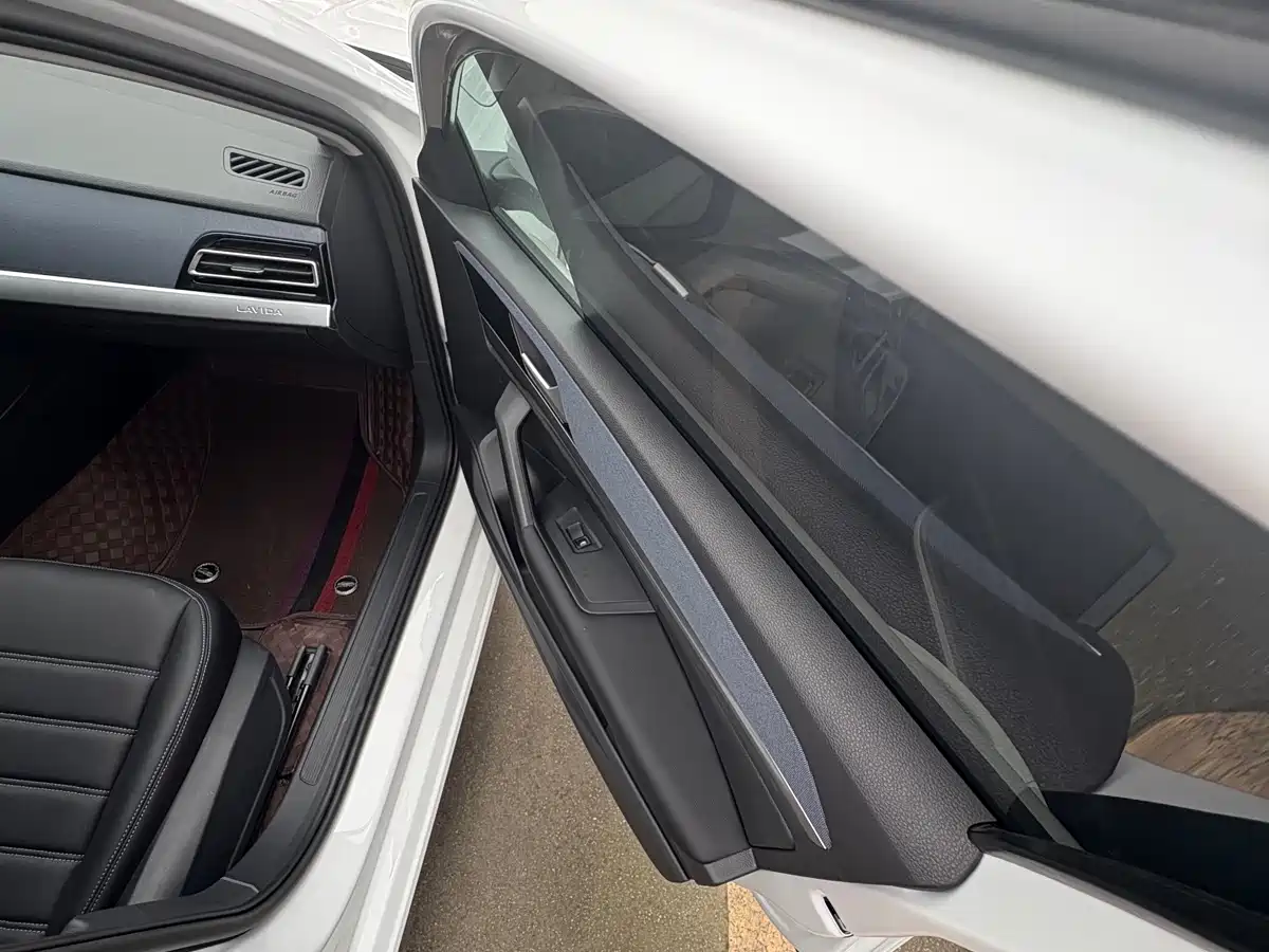 Volkswagen Lavida 2023 1.5L Auto Delight Edition фото 6