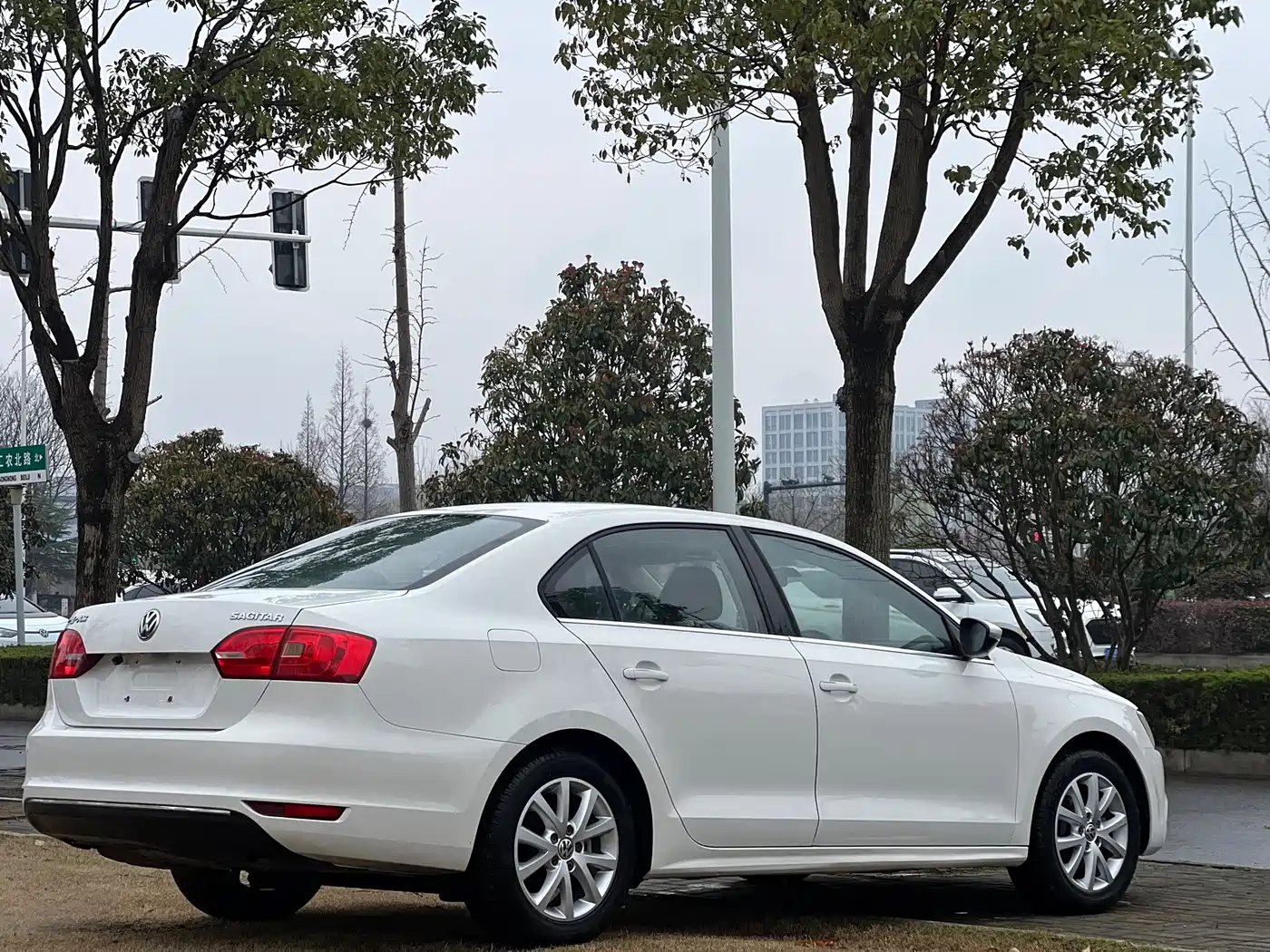 Volkswagen Sagitar 2012 1.6L Automatic Comfort Type фото 7
