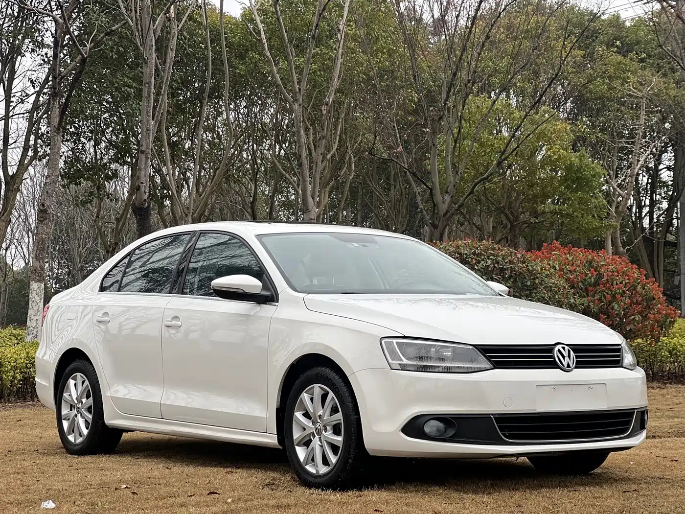 Volkswagen Sagitar 2012 1.6L Automatic Comfort Type фото 3