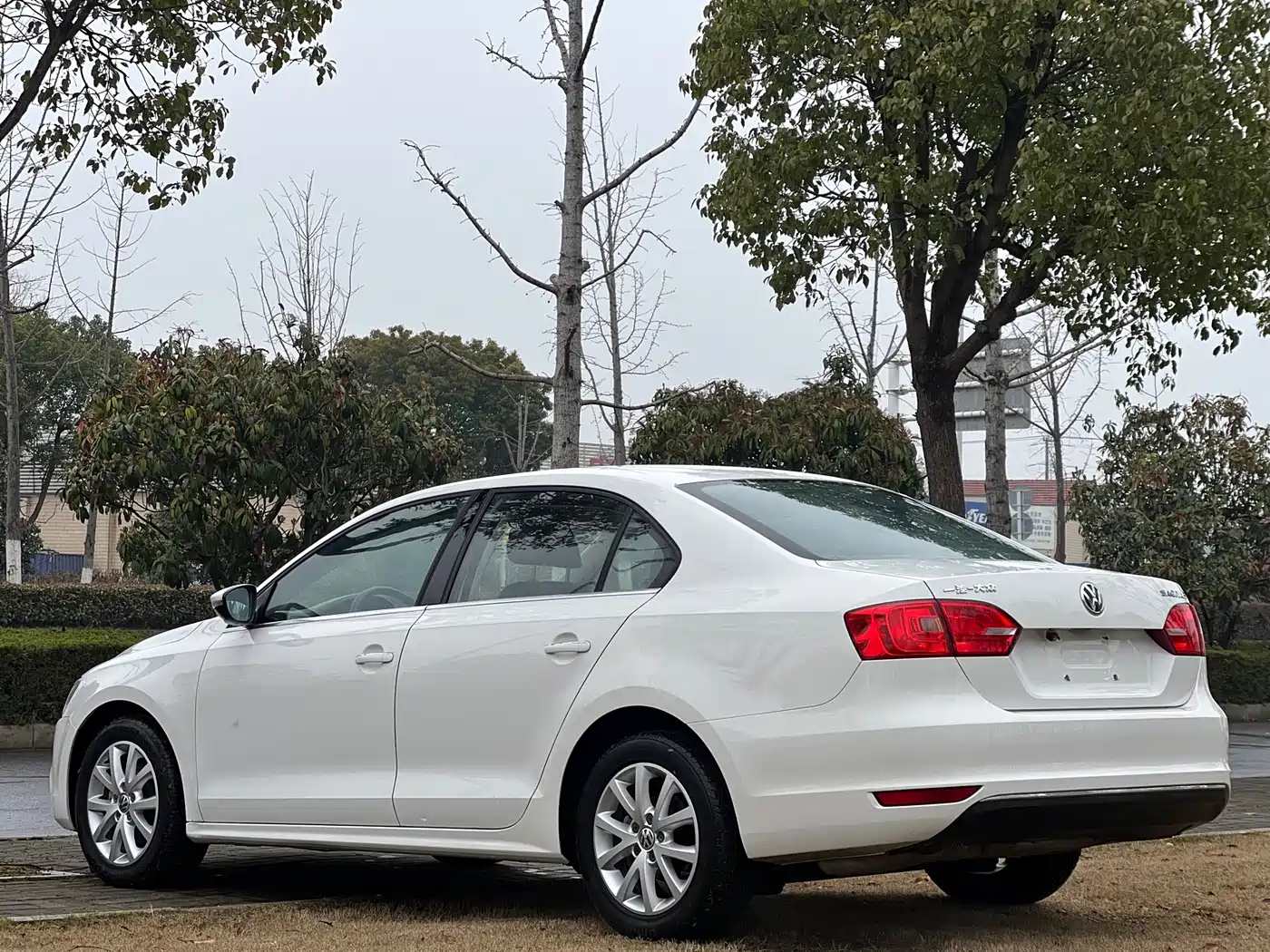 Volkswagen Sagitar 2012 1.6L Automatic Comfort Type фото 9