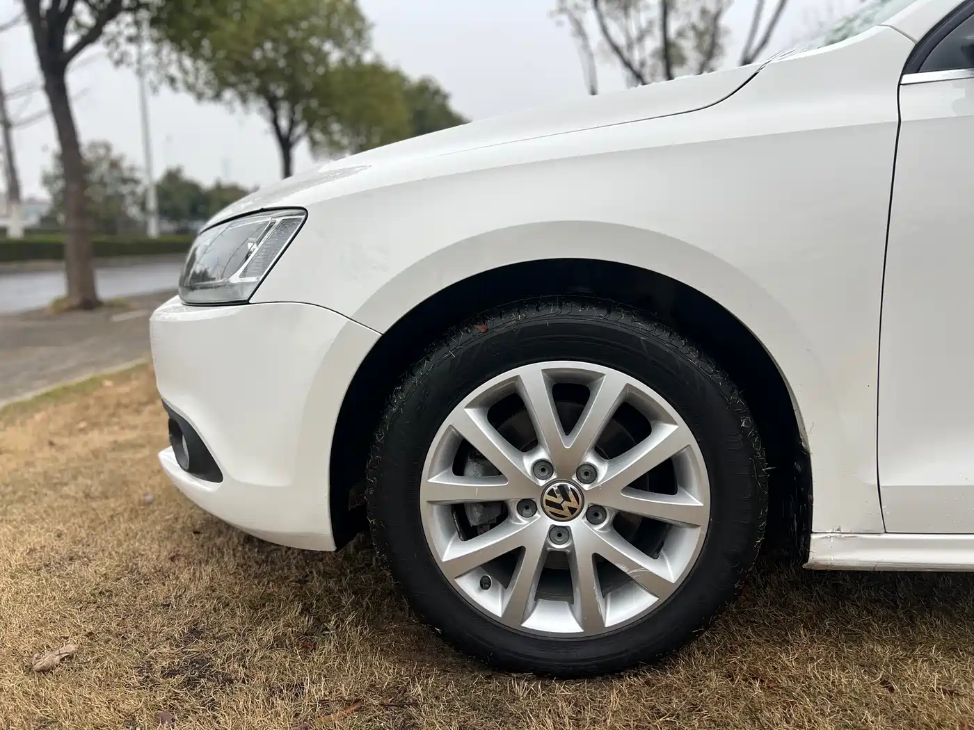 Volkswagen Sagitar 2012 1.6L Automatic Comfort Type фото 14