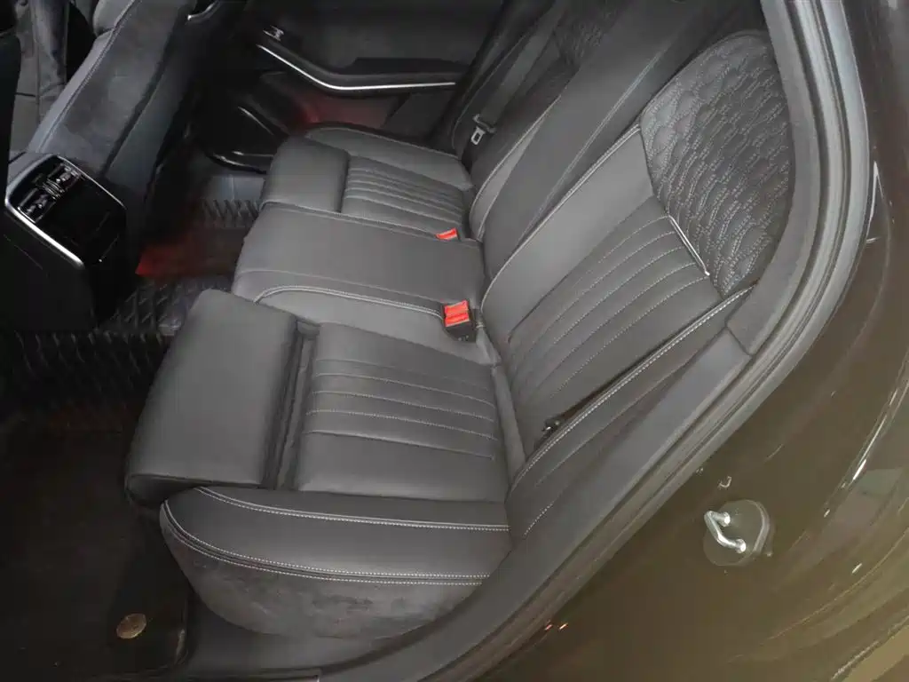 Hongqi H9 2022 2.0T Smart Connect Flag Smooth Edition фото 14