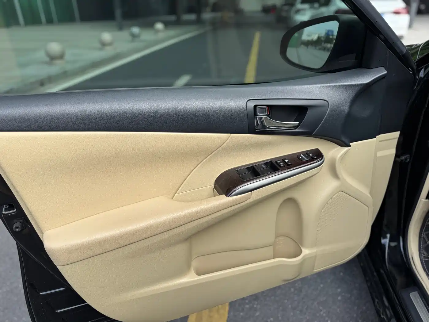 Toyota Camry 2016 2.0G 10th Anniversary Leading Edition фото 12