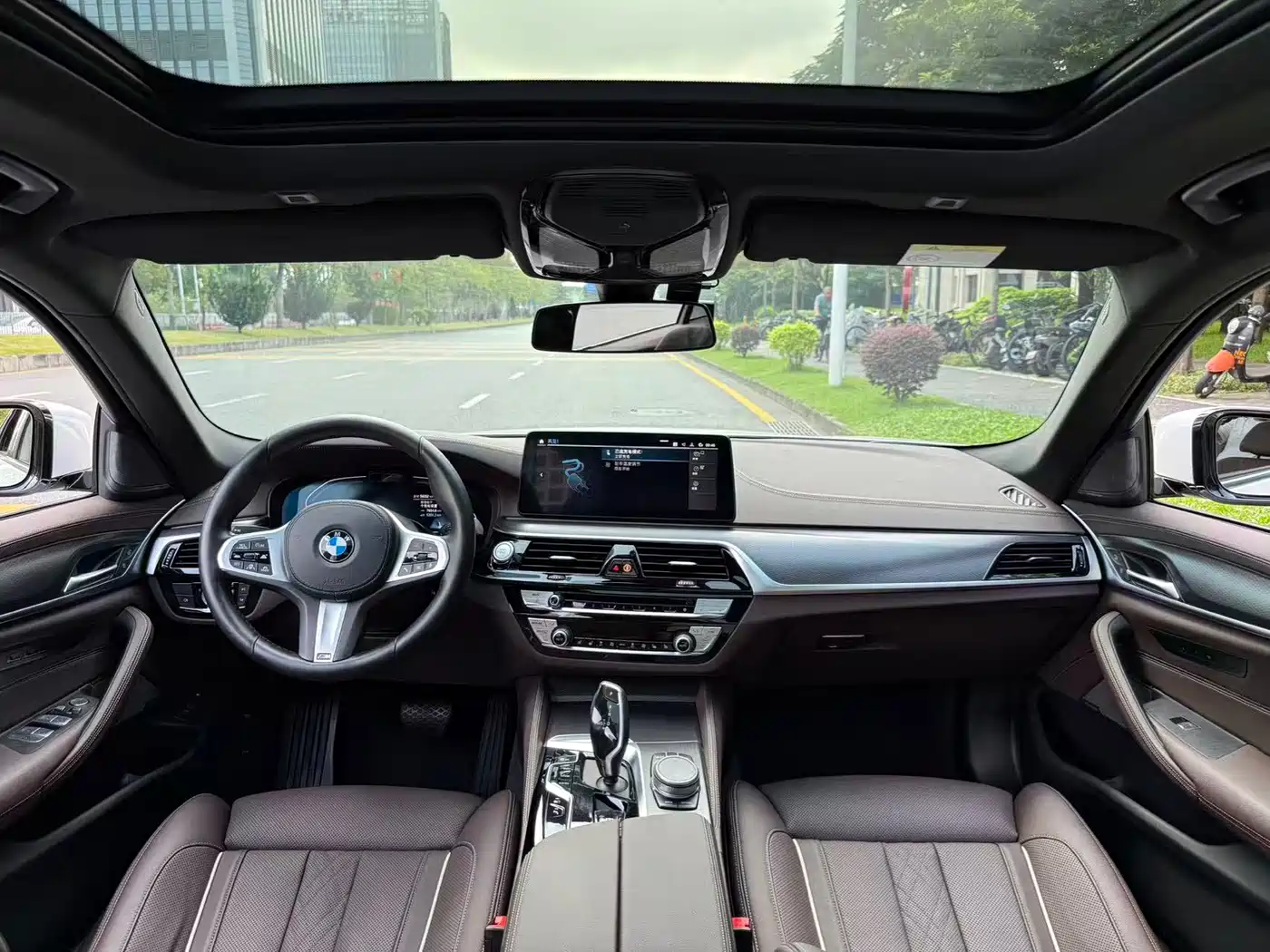 BMW 5 Series New Energy 2021 535Le Pioneer Edition M Sport Package фото 6