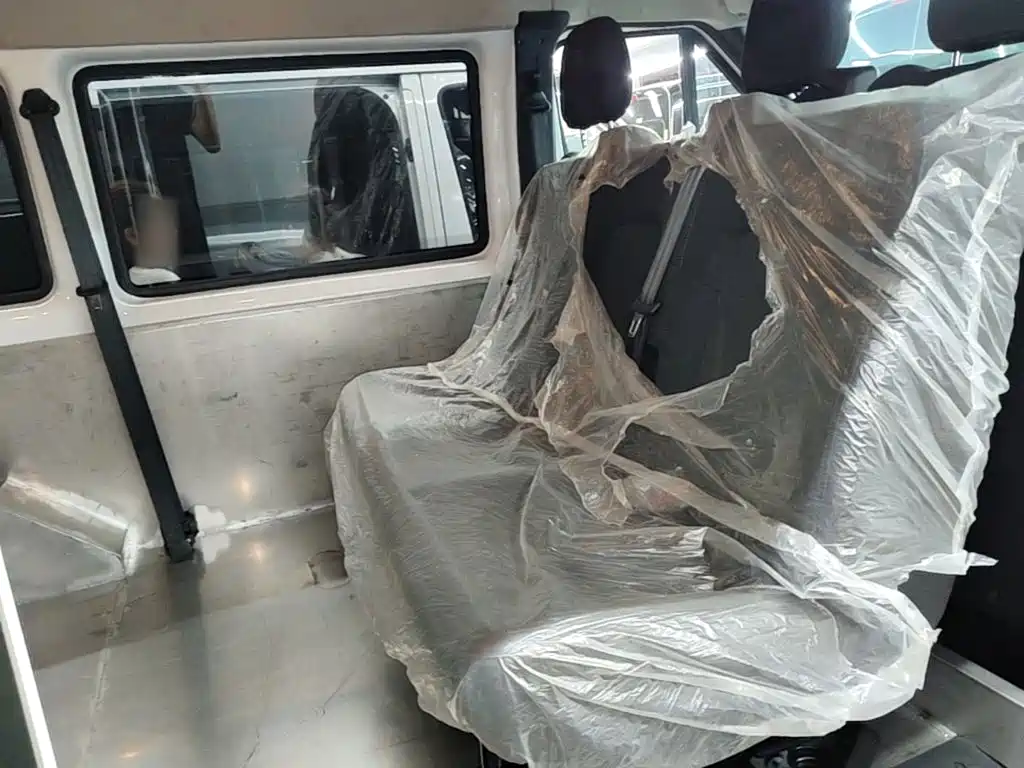 Jiangling JMC Fushun 2025 2025 Model 2.0T 6MT Diesel Short Wheelbase Medium-High Roof Commercial MPV 5/6 Seats