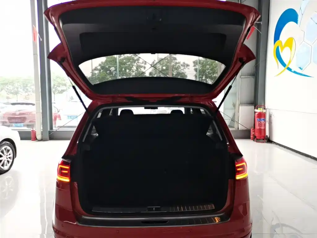 Volkswagen Golf Sportsvan 2016 230TSI Automatic Progressive фото 19